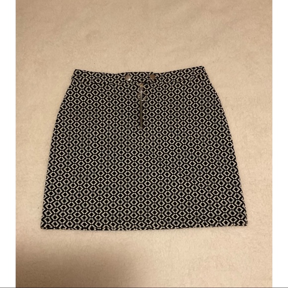 Mini skirts - Picture 1 of 8